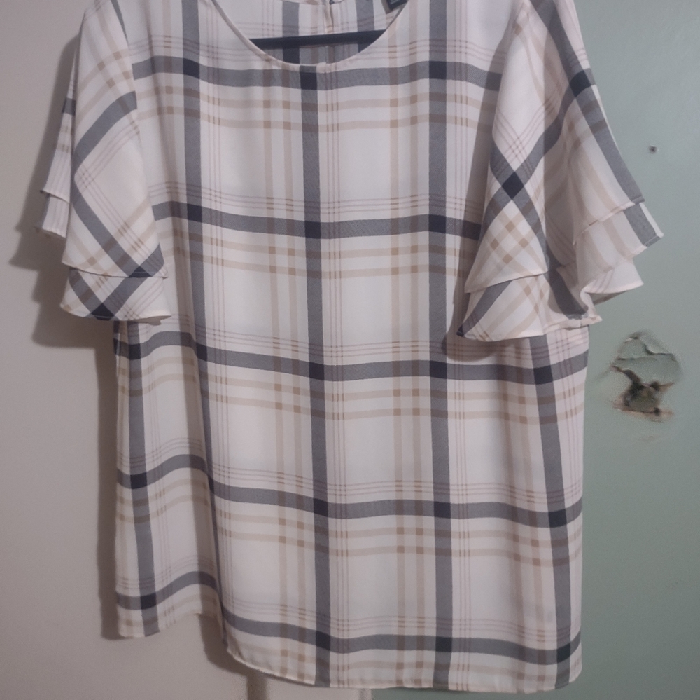 Ann Taylor factory size‎ medium ruffled short sleeve blouse